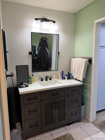 5350 Baltimore Dr 4, La Mesa, CA 91942