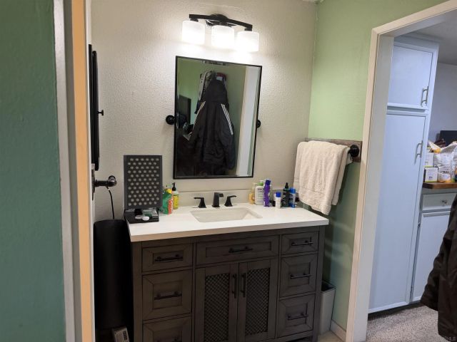 5350 Baltimore Dr 4, La Mesa, CA 91942