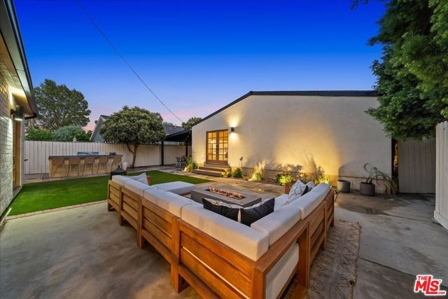 14537 Hesby Street, Sherman Oaks, CA 91403