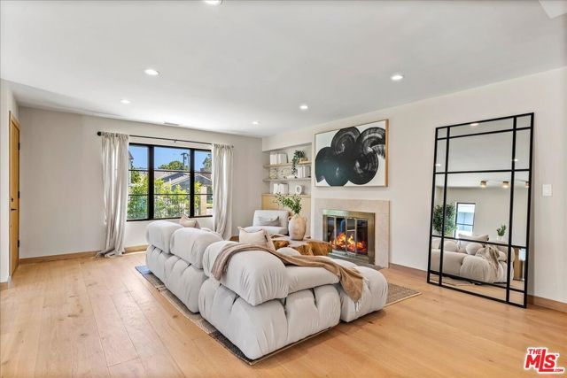 14537 Hesby Street, Sherman Oaks, CA 91403