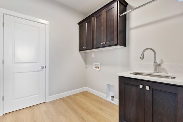 6627 Lazy B Drive, Pasco, WA 98301