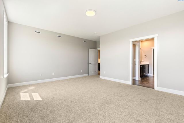 6627 Lazy B Drive, Pasco, WA 98301