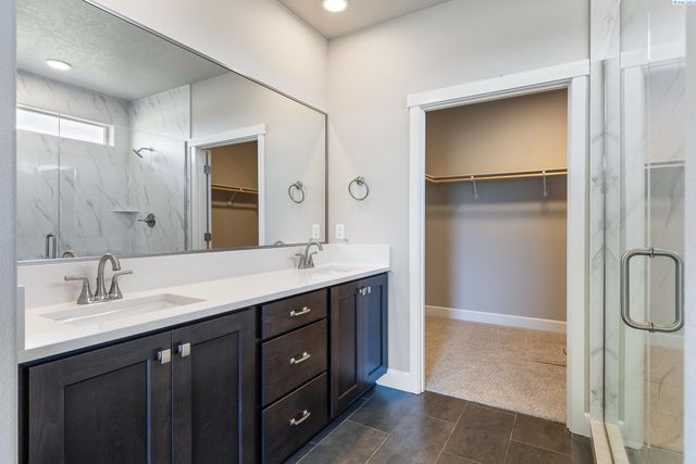 6627 Lazy B Drive, Pasco, WA 98301