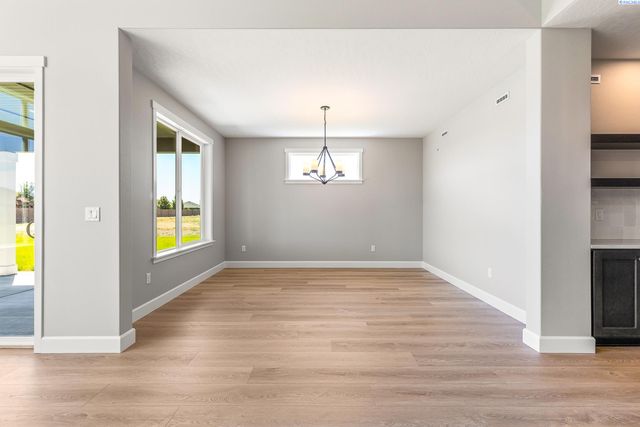 6627 Lazy B Drive, Pasco, WA 98301