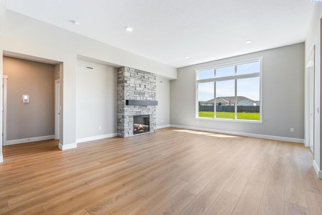 6627 Lazy B Drive, Pasco, WA 98301