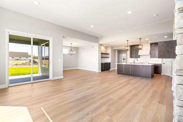 6627 Lazy B Drive, Pasco, WA 98301