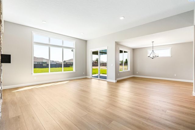 6627 Lazy B Drive, Pasco, WA 98301