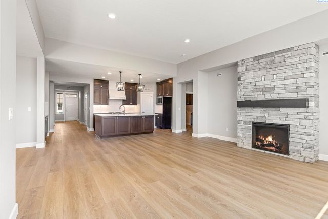 6627 Lazy B Drive, Pasco, WA 98301