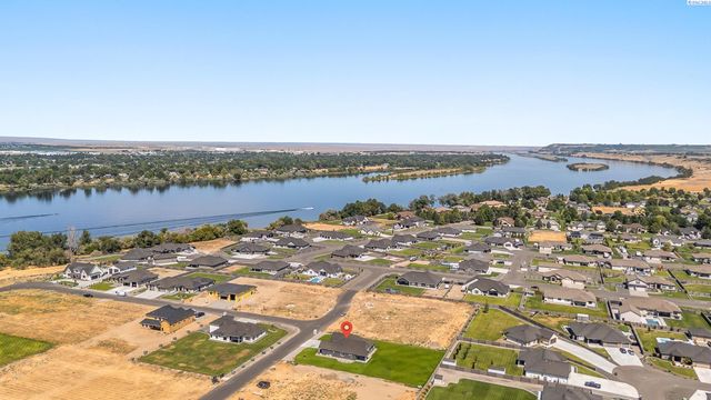 6627 Lazy B Drive, Pasco, WA 98301
