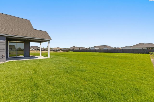 6627 Lazy B Drive, Pasco, WA 98301