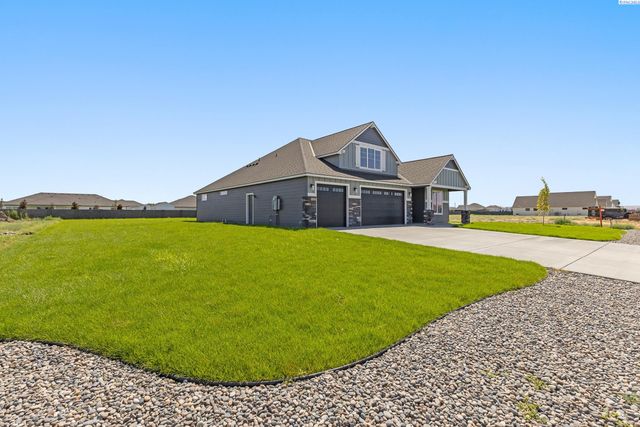 6627 Lazy B Drive, Pasco, WA 98301