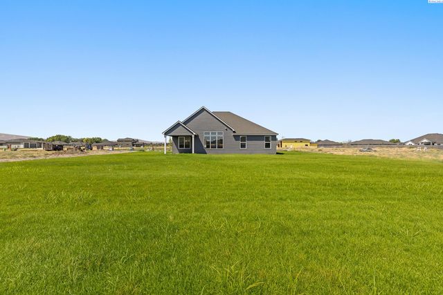 6627 Lazy B Drive, Pasco, WA 98301