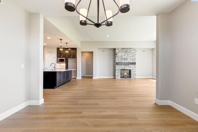 6627 Lazy B Drive, Pasco, WA 98301