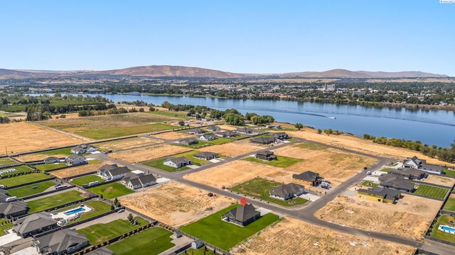 6627 Lazy B Drive, Pasco, WA 98301