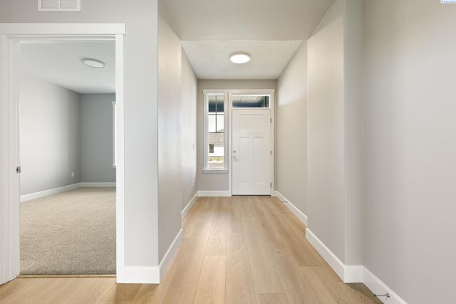 6627 Lazy B Drive, Pasco, WA 98301