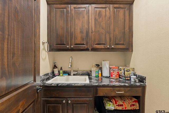 237 County Rd 2321, Mineola, TX 75773