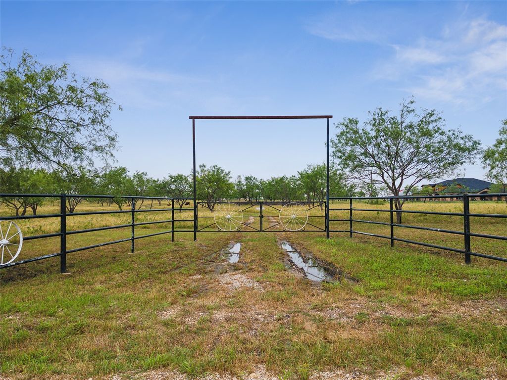 6872 County Road 0040 Road NW, Corsicana, TX 75110
