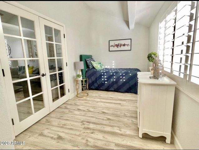 9040 E WINCHCOMB Drive, Scottsdale, AZ 85260