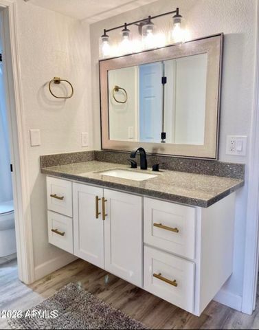 9040 E WINCHCOMB Drive, Scottsdale, AZ 85260