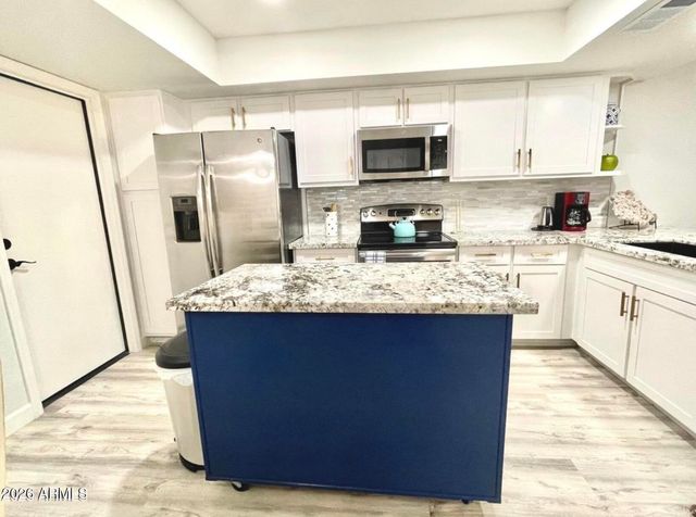 9040 E WINCHCOMB Drive, Scottsdale, AZ 85260