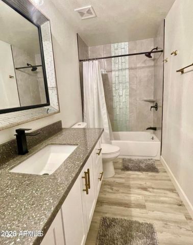 9040 E WINCHCOMB Drive, Scottsdale, AZ 85260