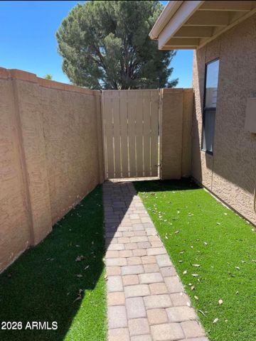 9040 E WINCHCOMB Drive, Scottsdale, AZ 85260