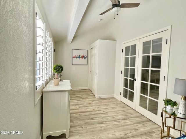 9040 E WINCHCOMB Drive, Scottsdale, AZ 85260