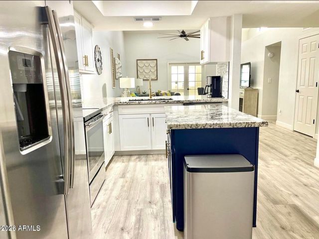 9040 E WINCHCOMB Drive, Scottsdale, AZ 85260
