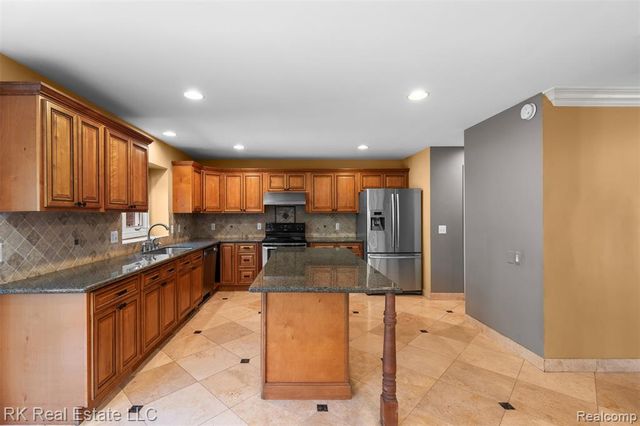 3178 Avalon Road, Rochester Hills, MI 48309