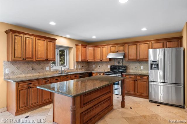 3178 Avalon Road, Rochester Hills, MI 48309