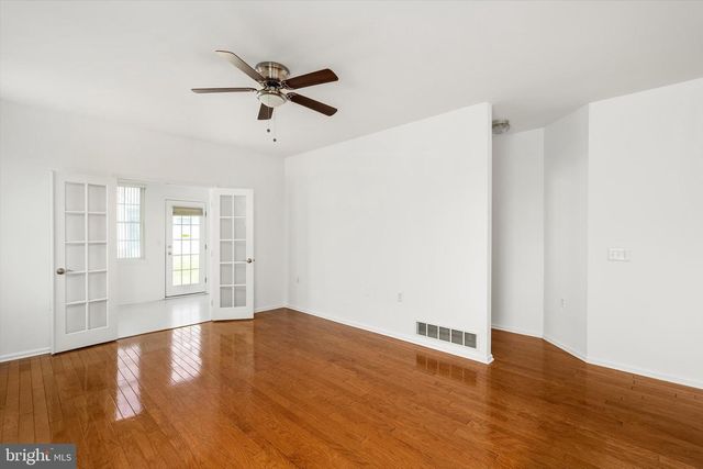 81 MEADOWLARK DR, Hamilton, NJ 08690