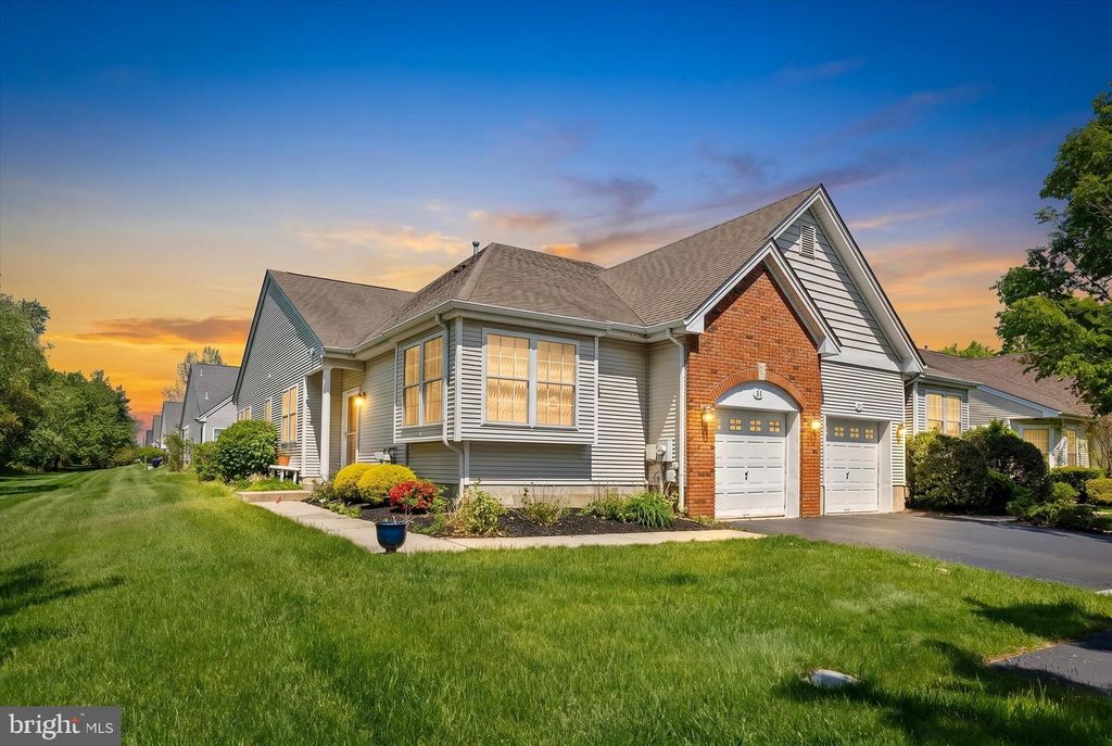 81 MEADOWLARK DR, Hamilton, NJ 08690
