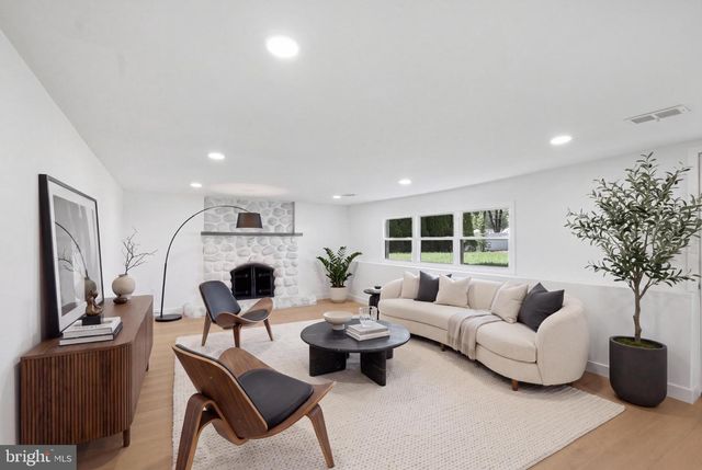 210 NEWTOWN RD, Warminster, PA 18974