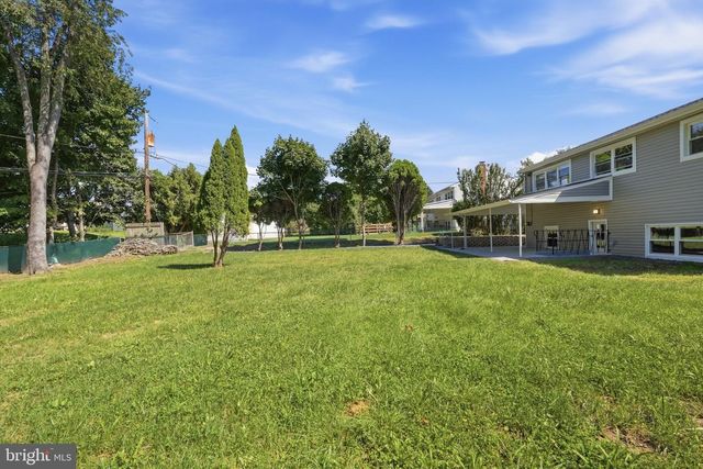 210 NEWTOWN RD, Warminster, PA 18974