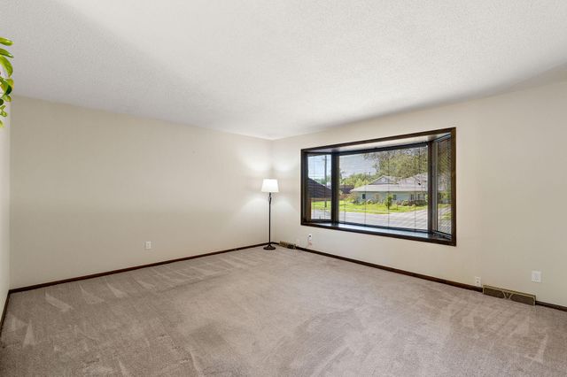 7716 Humboldt Avenue N, Brooklyn Park, MN 55444