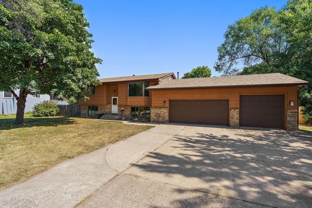7716 Humboldt Avenue N, Brooklyn Park, MN 55444