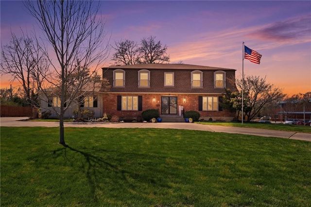 4950 Parish Drive, Roeland Park, KS 66205