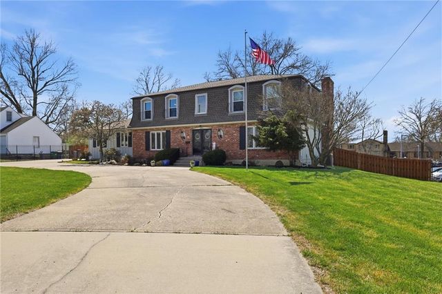 4950 Parish Drive, Roeland Park, KS 66205