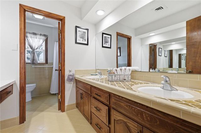 4950 Parish Drive, Roeland Park, KS 66205