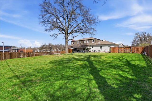 4950 Parish Drive, Roeland Park, KS 66205