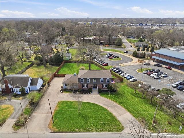 4950 Parish Drive, Roeland Park, KS 66205