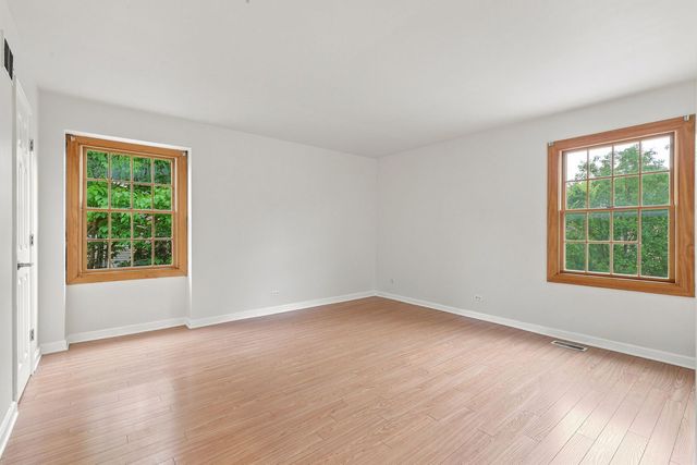 11 Birchwood Avenue, Deerfield, IL 60015