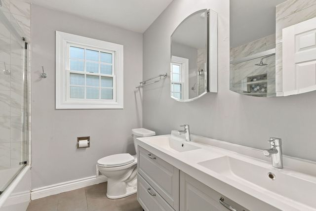 11 Birchwood Avenue, Deerfield, IL 60015