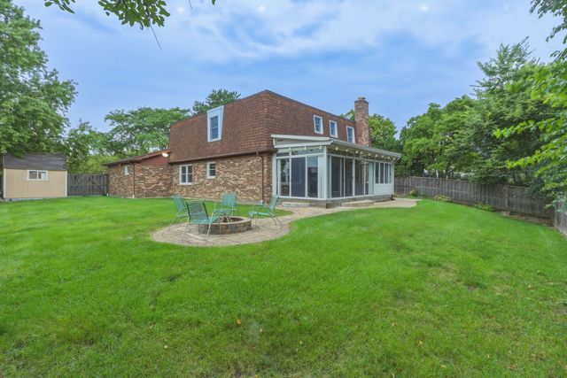 11 Birchwood Avenue, Deerfield, IL 60015