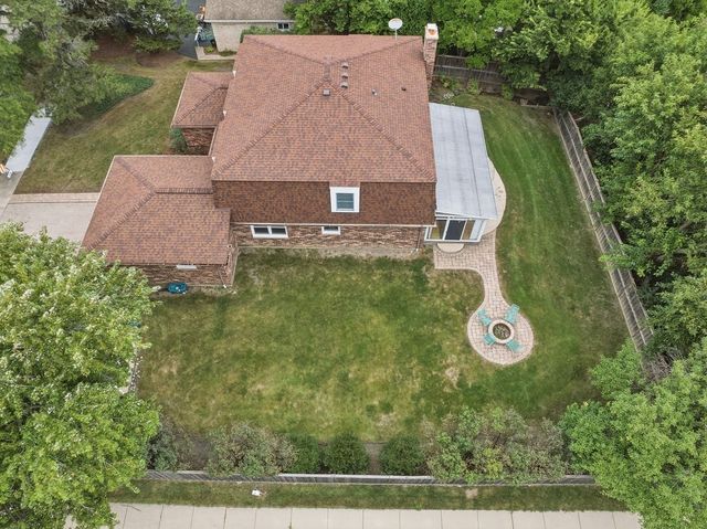 11 Birchwood Avenue, Deerfield, IL 60015