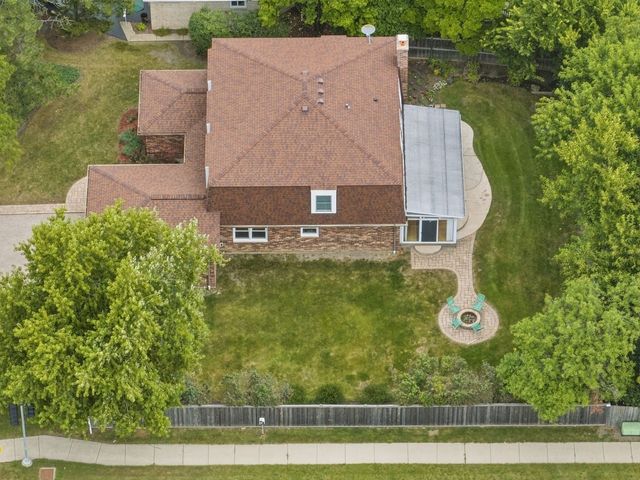 11 Birchwood Avenue, Deerfield, IL 60015