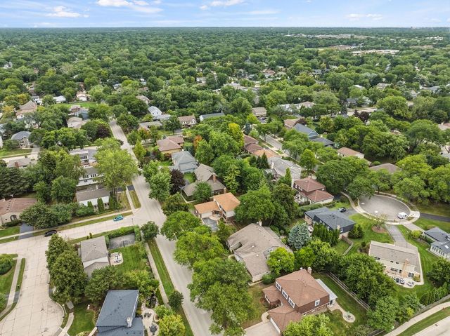 11 Birchwood Avenue, Deerfield, IL 60015