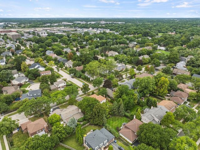 11 Birchwood Avenue, Deerfield, IL 60015