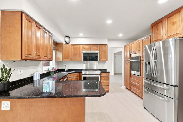 11 Birchwood Avenue, Deerfield, IL 60015