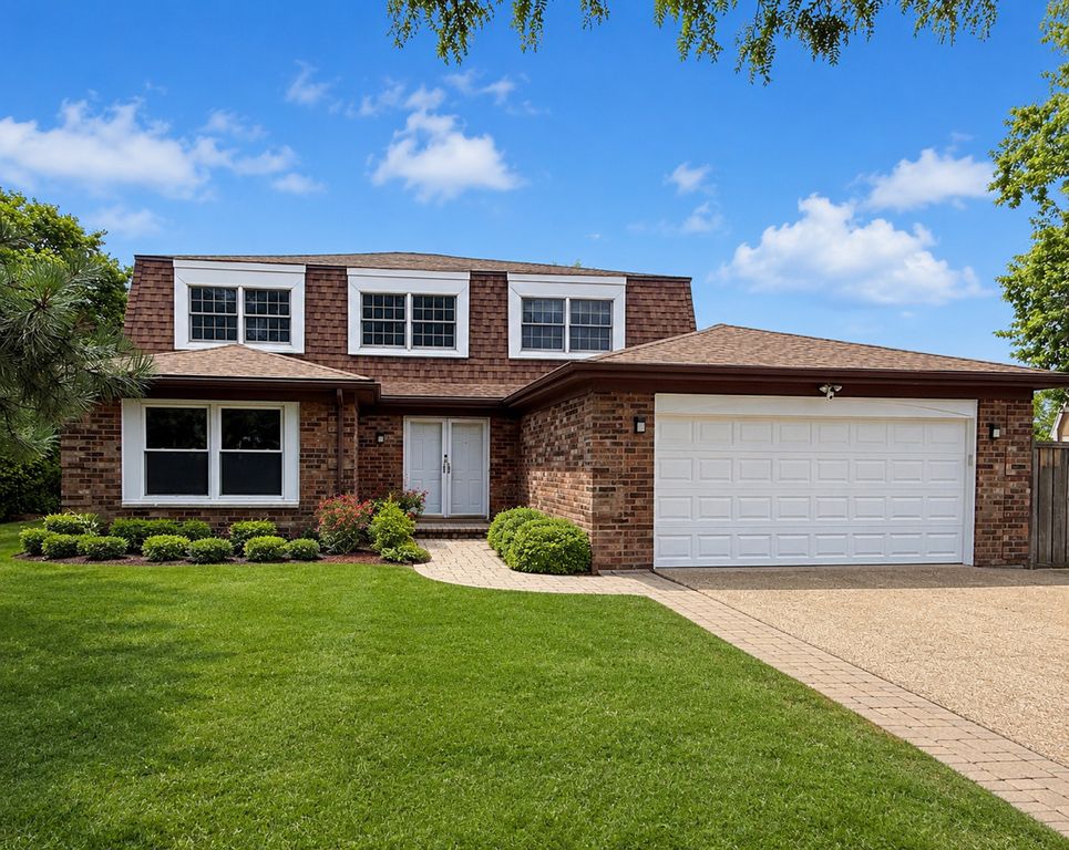 11 Birchwood Avenue, Deerfield, IL 60015